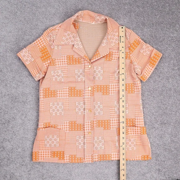 Vintage 60s/70s Women's Disco Chest 19in Short Sleeve Full Button Collared Shirt - Picture 3 of 9